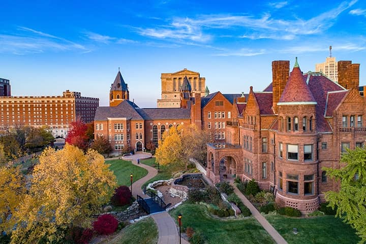 Saint Louis University : SLU