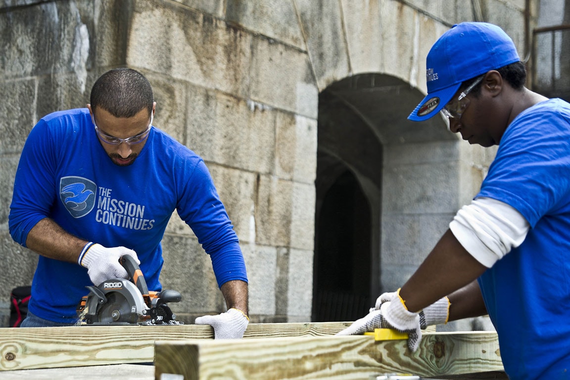 Veterans work on construction projects as they transition to civilian life.