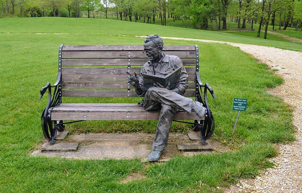 Mentor 
Bronze 
2002
Harry C. Weber (United States)
