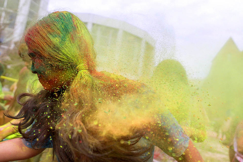A large group of students gathered on the DuBourg Hall quad on Sunday, March 5, for a Holi celebration. Holi is a Hindu festival of colors. The event was organized by the Office of International Services. Photo by Cristina Fletes.