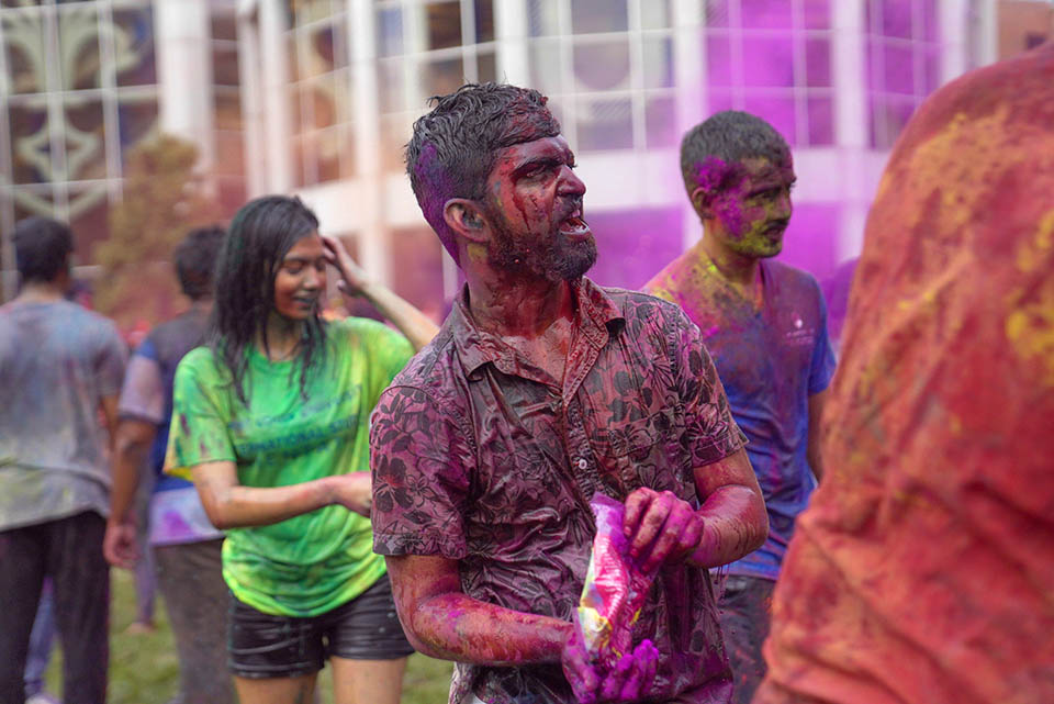 A large group of students gathered on the DuBourg Hall quad on Sunday, March 5, for a Holi celebration. Holi is a Hindu festival of colors. The event was organized by the Office of International Services. Photo by Cristina Fletes.