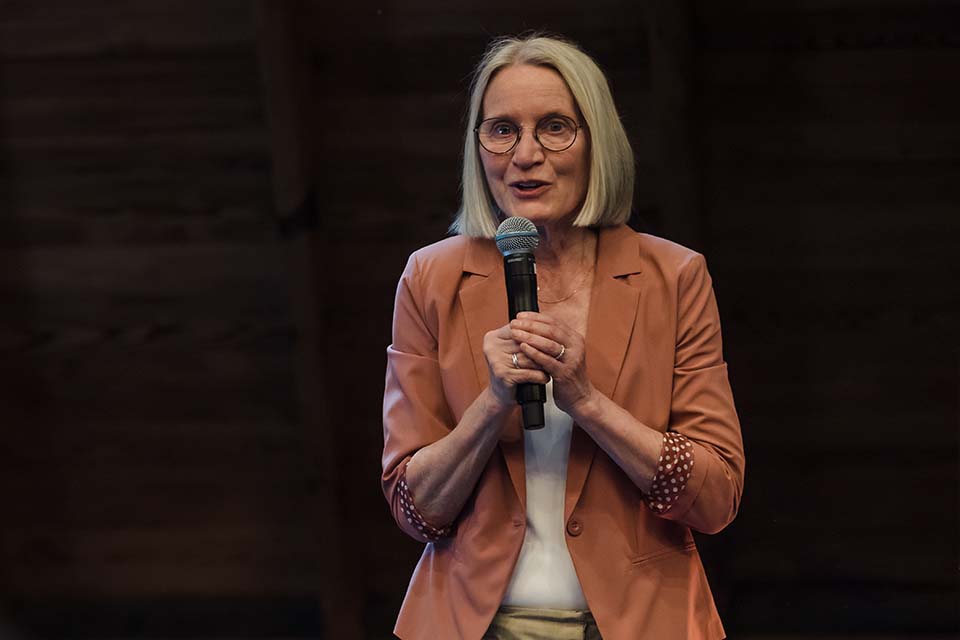 Lynda Morrison, Ph.D., received a Faculty Innovation Award during the Grantwinner Reception on April 14, 2023.

Photo by Sarah Conroy.