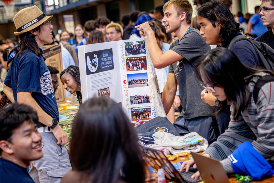 Students explore clubs and service organizations during the Student Involvement Fair on Saturday, Sept. 9. Photo by Sarah Conroy.