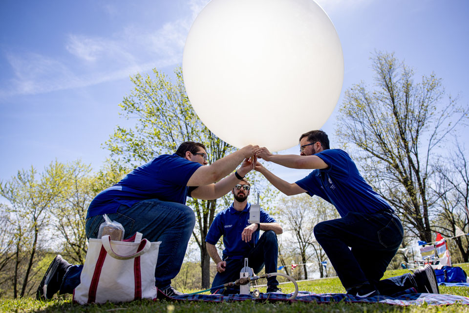  Jack Rotter, Carter Hickel, and Riley Jackson, prepare to launch a weather balloon during the solar eclipse at Trail of Tears State Park. Photo by Sarah Conroy. 