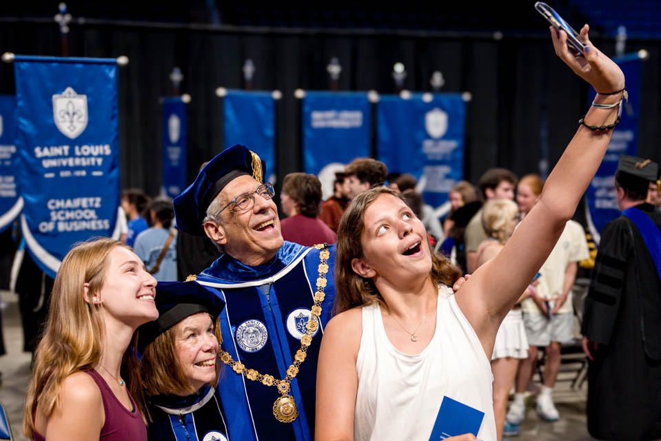 President Fred P. Pestello, Ph.D., and First Lady Fran Pestello, Ph.D., take selfies with students at Convocation on Saturday, Aug. 17. Photo by Sarah Conroy. 