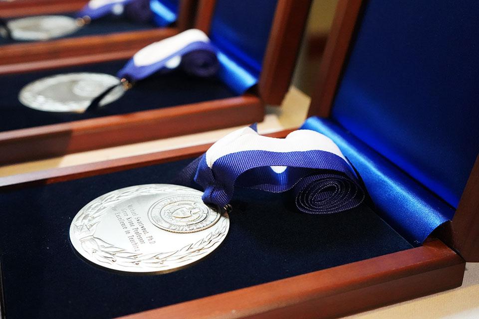 An Investiture Ceremony regularly marks the accomplishments of distinguished faculty members newly named to endowed positions in SLU’s academic units and honors the donors whose philanthropic generosity has established new endowed positions.