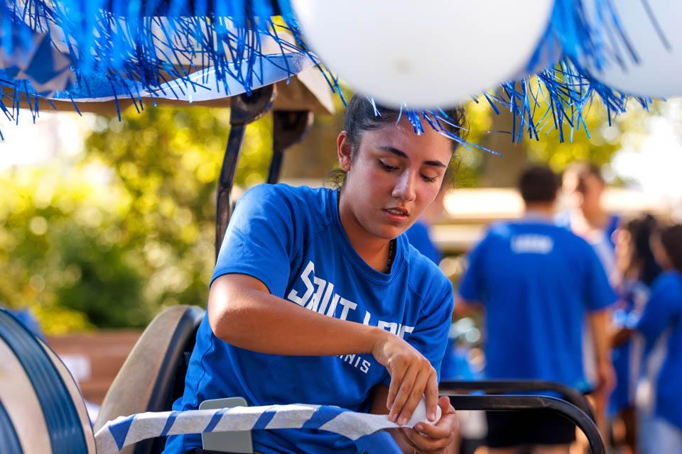 Students decorate golf carts ahead of the parade on Sept. 27. Photo by Sarah Conroy. 