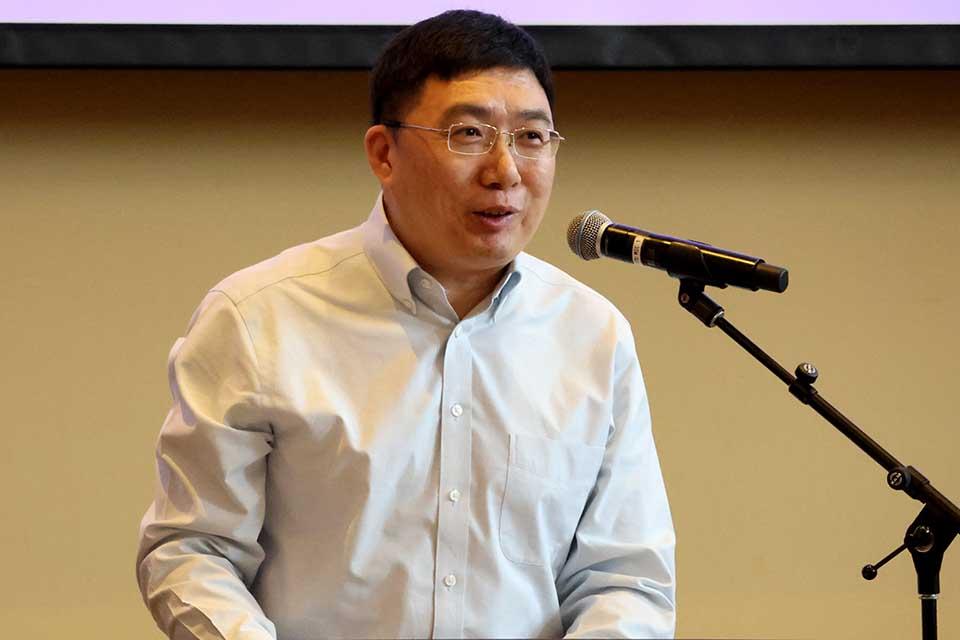 Dapeng Zhang, Ph.D., was recognized in the Scholarly Works as Non-Clinical Articles category at the 2026 Scholarly Works and Grant Winners Reception on Wednesday, April 29. Photo by Joe Barker. 
