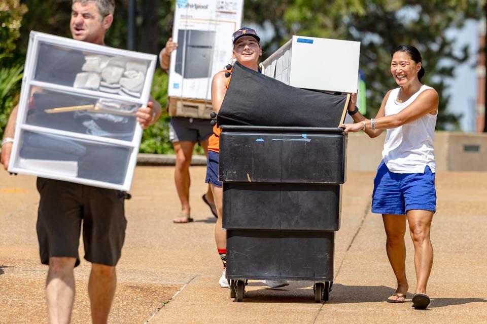 New students move into residence halls during Move-In on Friday, Aug. 14, 2026. Photo by Sarah Conroy.