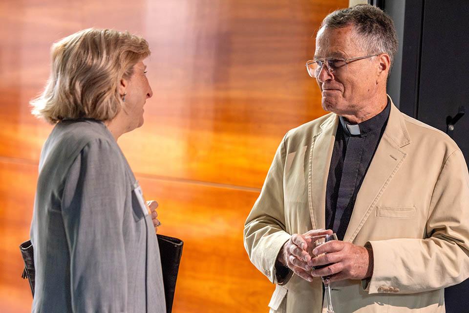 Kathy Johnson, Ph.D., executive vice president and provost, speaks with Frank Reale, S.J., before the installation of Reale’s portrait at San Ignacio Hall in SLU-Madrid on Sept. 22, 2026. Photo by Sarah Conroy.