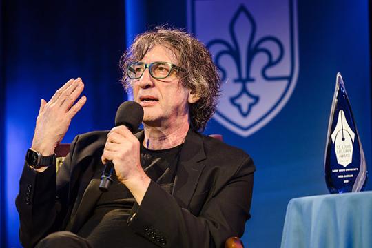 Closeup of Neil Gaiman as he addresses crowd at St. Louis Literary Award Ceremony