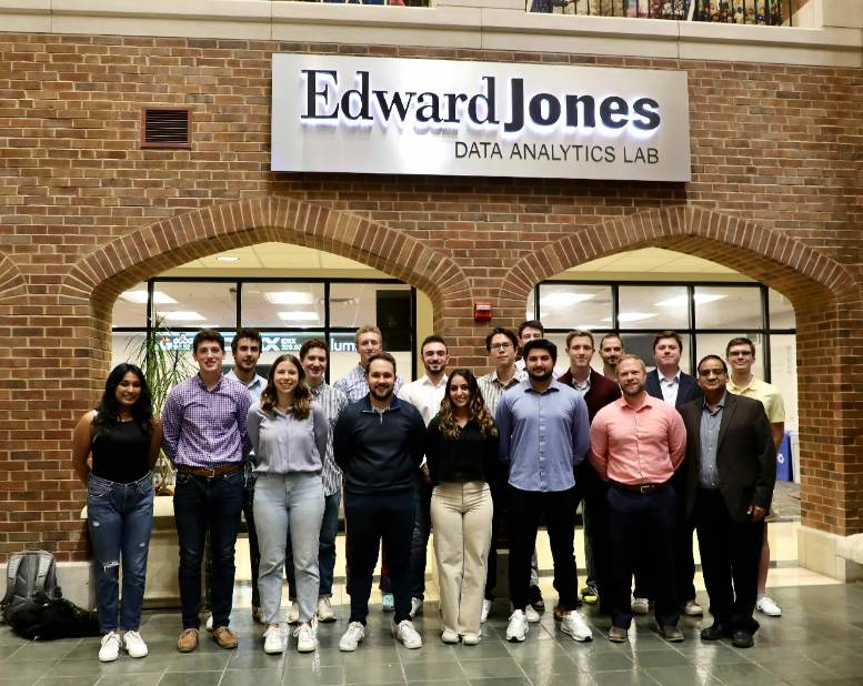 Fall 2022 Cohort poses for a photo