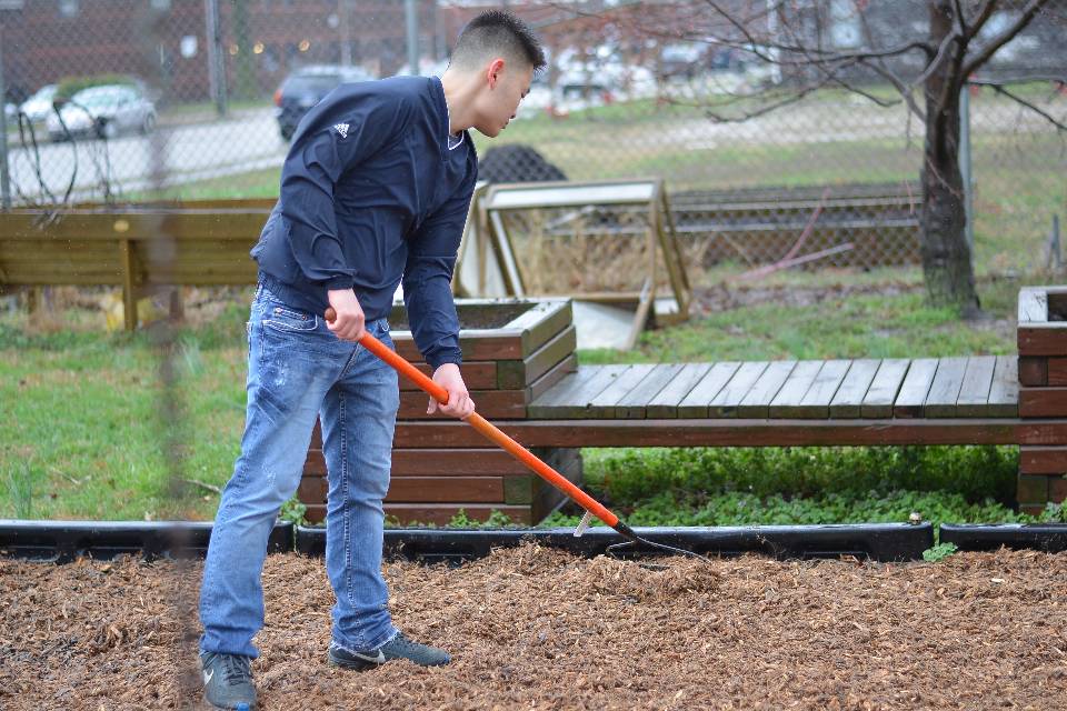 Business students serve at the Christian Activity Center for Service Day 2019