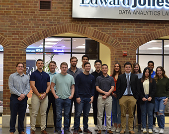 Students in the Applied Portfolio Management course pose for a group photo outside of the Edward Jones Data Analytics Lab