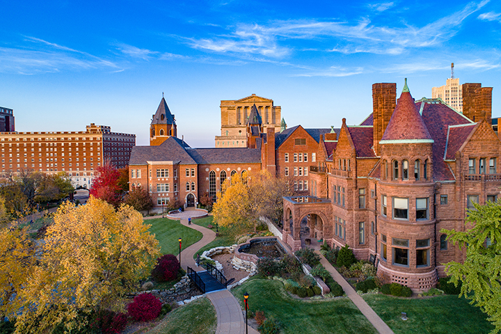 Saint Louis University : SLU