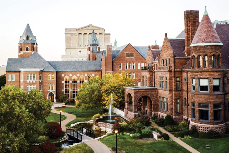 Saint Louis University : SLU