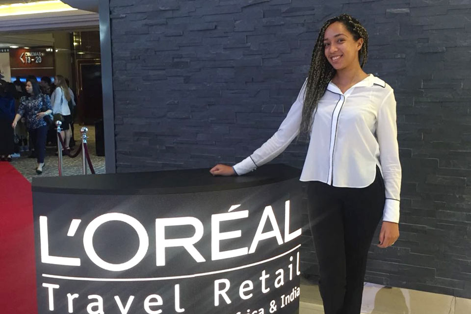 Paola Ntunzwenimana represents L'Oreal at marketing events.