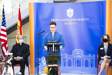 SLU-Madrid extended an official welcome to 230 new members of our community — the Class of 2025, new transfer students and the fifth class of University of Delaware World Scholars — at the annual Convocation and Family Welcome.