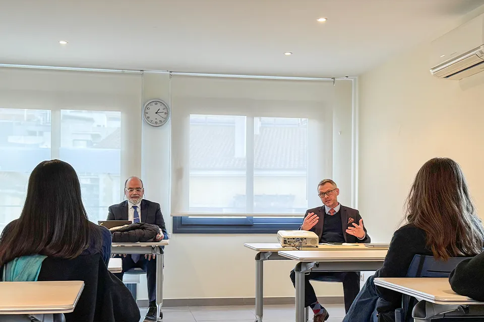 Legal Experts Give SLU-Madrid Students Career Insights