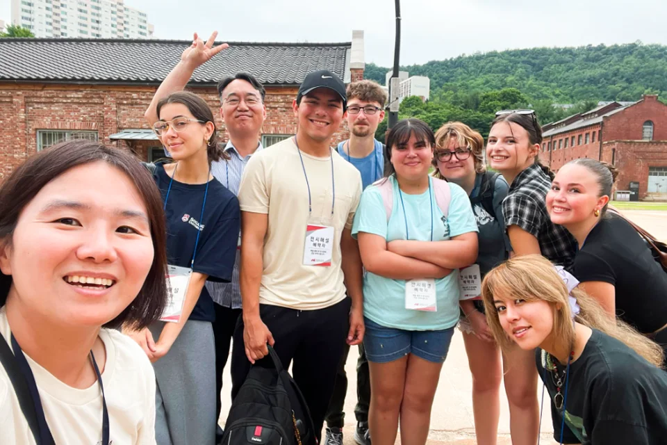 SLU-Madrid Students Explore Seoul Through Summer Study at Sogang University Three SLU-Madrid participants pose for a group photo in Seoul: Sedra Belal (second from far left) and Eva Palmer and Flavia Leu (first and second from far right in back row).
