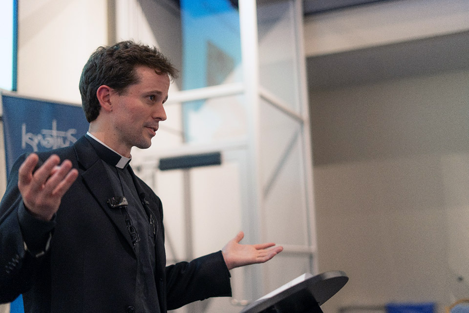 Fr. Charles Samson leads participants on a virtual pilgrimage through the Holy Land with stories, pictures, and commentary on the Biblical text. Photo by Michael Orosz-Fagen