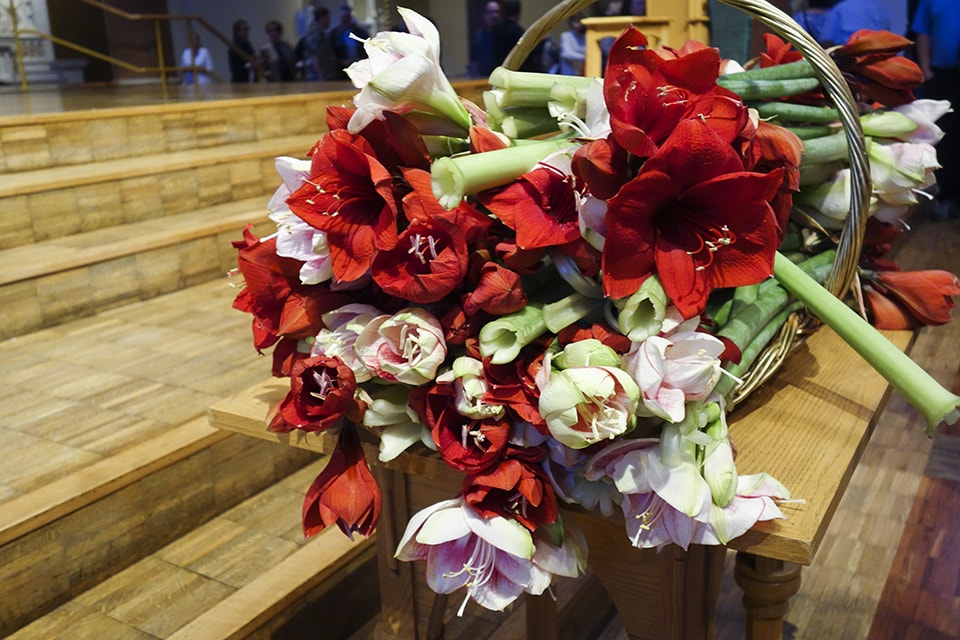 Flowers at the altar 