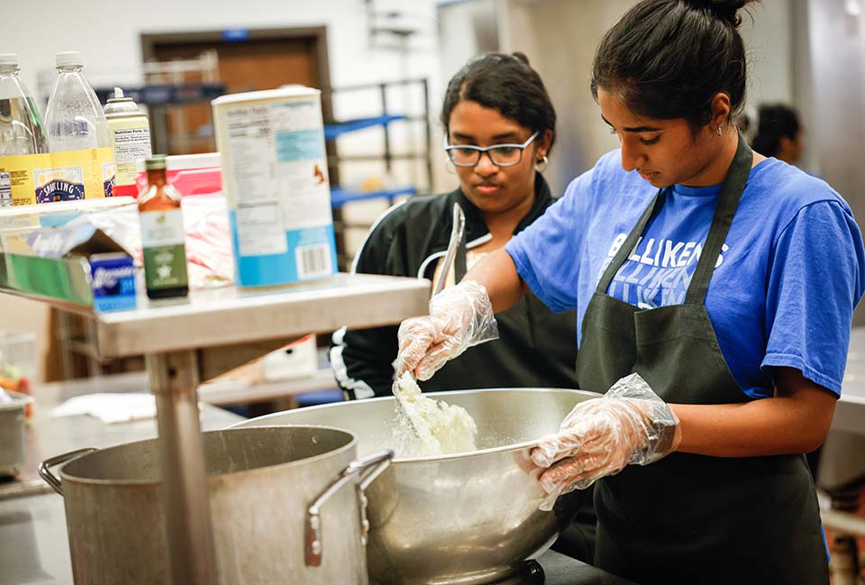Student volunteers prepare food for Campus Kitchen on September 19, 2022.

