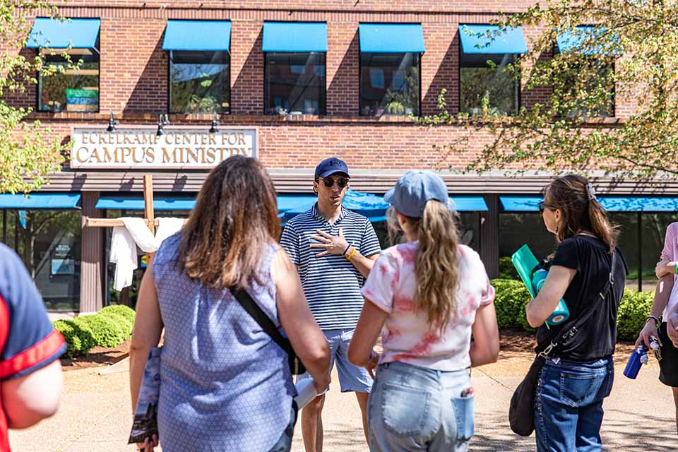 A SLU Student Ambassdor gives a tour on campus. The Office of Admisssion is offering tours to SLU faculty and staff. These hour-long tours will be offered every Tuesday and Thursday at 11 a.m. and 2 p.m. Photo by Kelly Paladin. 