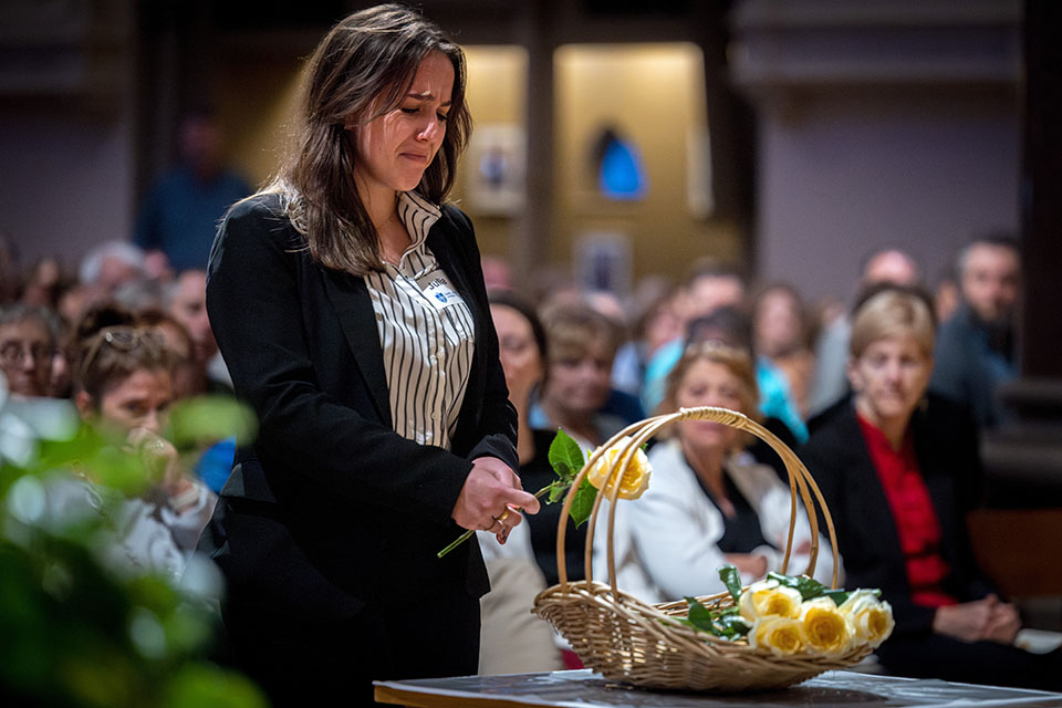 School of Medicine students offer yellow roses in memory of those who donated their bodies to the Gift Body program during the Interfaith Memorial Service on Oct. 24, 2025.