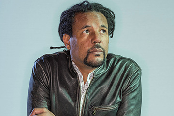 A photo of Colson Whitehead.