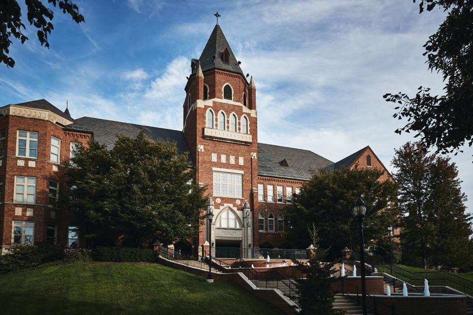 A new initiative in Saint Louis University’s Chaifetz Center for Entrepreneurship will offer students and young alumni an opportunity to launch their businesses with financial support, resources, and mentoring from SLU experts. The New Venture Accelerator (NVA) will offer current SLU students and alumni who have graduated within the last five years equity-free investments of up to $50,000.