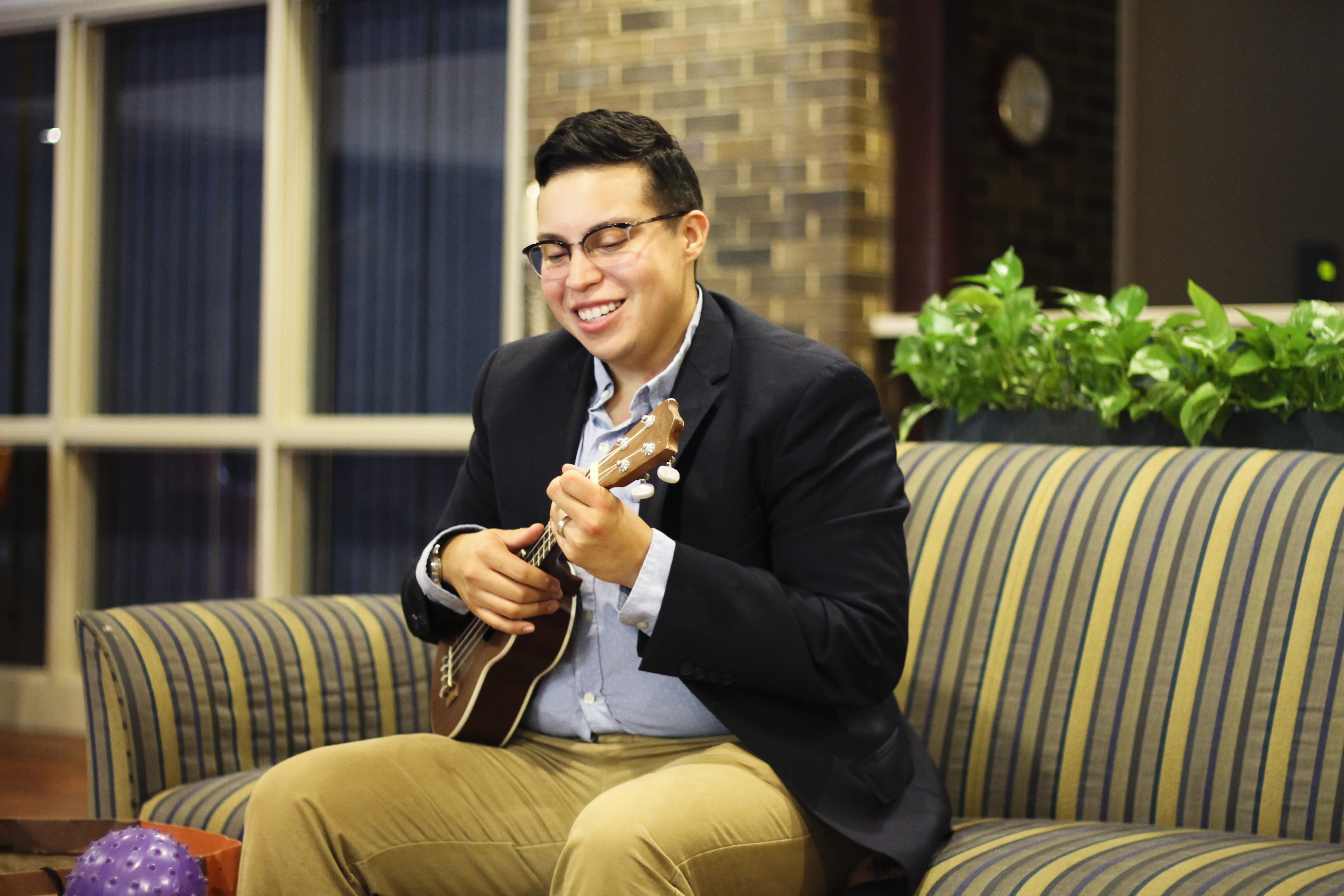 Dan Stewart incorporates ukulele music into therapy for patients who have dementia.