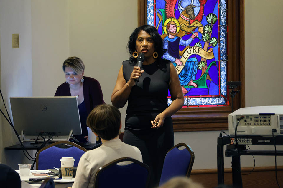 Rochelle Smith addresses a crowd during the orientation event for the SLU’s new Early Career Faculty Mentoring Program. 