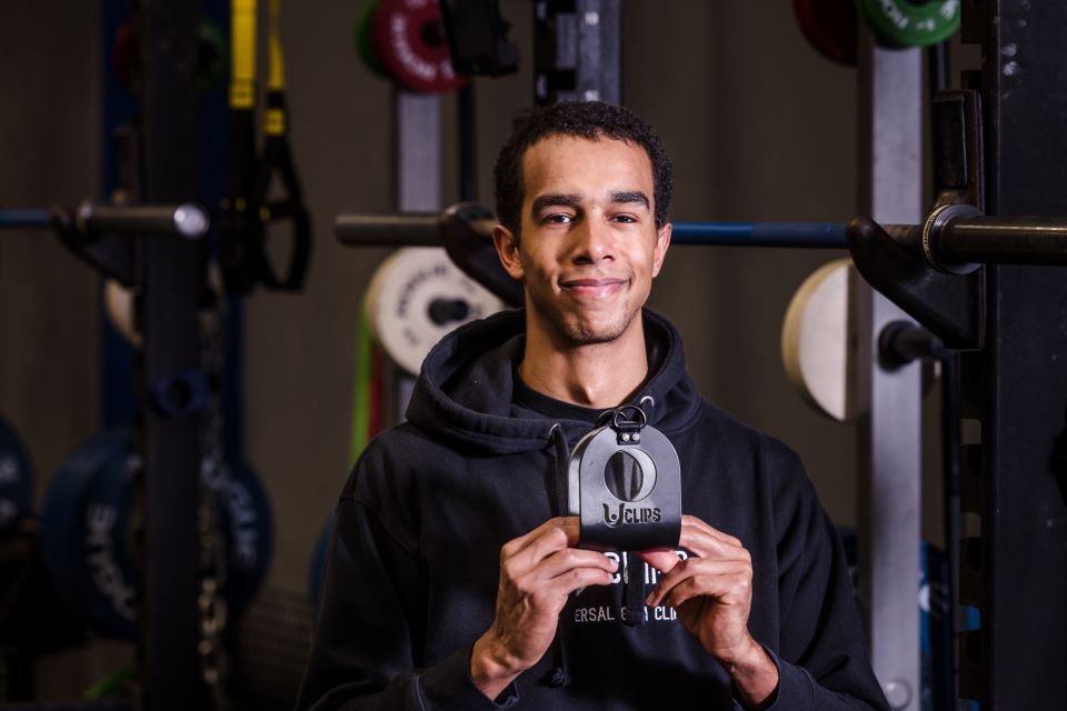 A student-athlete, sent home from campus in 2020 as the COVID-19 pandemic began to spread, faced a dilemma – how to keep himself in shape during a lockdown? Eliott Ekindi, a senior tennis player at Saint Louis University, created the UClip as a way to transform a home gym. 