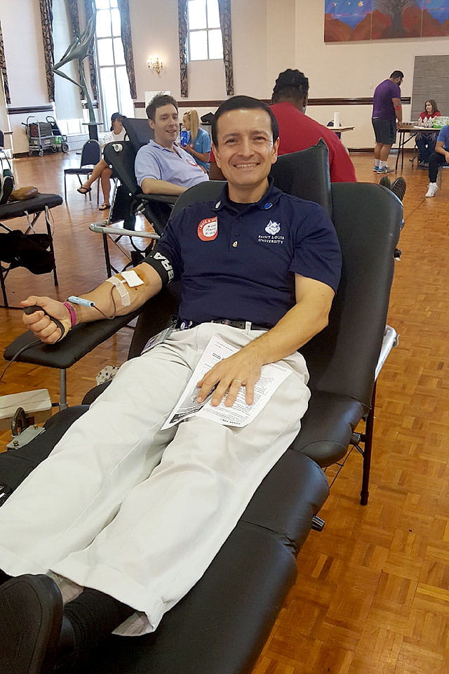 Frank Tucci donating blood