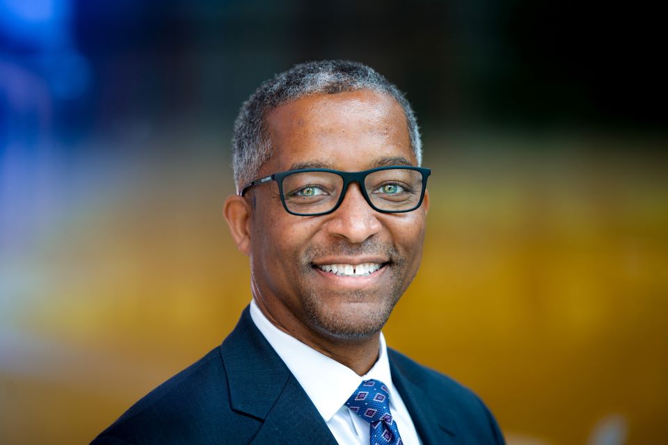With a $2 million commitment, Saint Louis University will establish an endowed deanship for the School of Science and Engineering (SSE). Gregory E. Triplett Jr., Ph.D., who has served as the school’s dean since July, has been named as the inaugural holder of the Oliver L. Parks Endowed Deanship. 