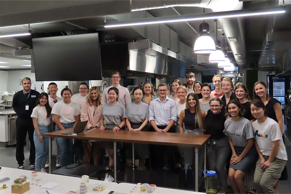 Last week, Saint Louis University students enrolled in the Innovation and Dietetics Practice course participated in their final exam: a Shark Tank meets MasterChef competition that pitted groups of students against each other. 
