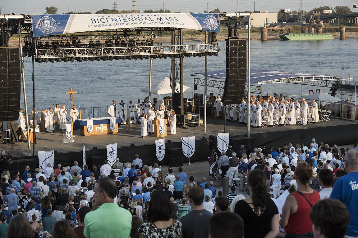 Bicentennial Mass under the Arch