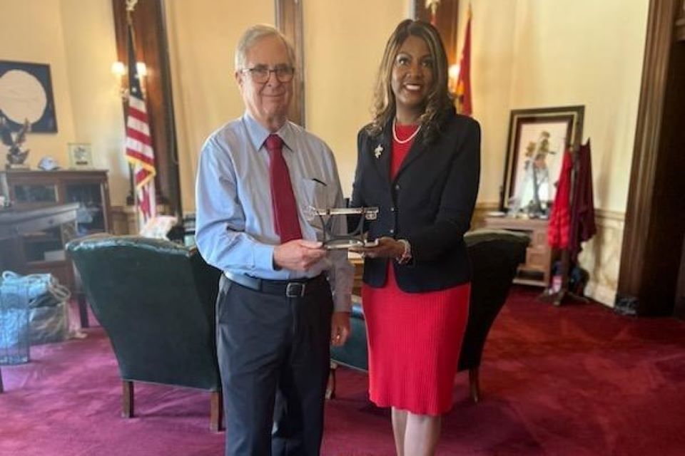 During a ceremony at City Hall on Monday, Aug. 28, St. Louis Mayor Tishaura O. Jones presented the key to the city to Michael Graham, M.D. (Pathology) for his decades of dedicated service to the citizens of St. Louis. Graham recently retired as Chief Medical Examiner of the City of St. Louis after 34 years.
