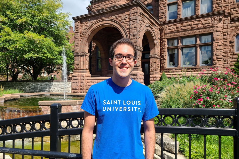 Junior Parssa Sazdar in front of Cupples House on SLU's campus.