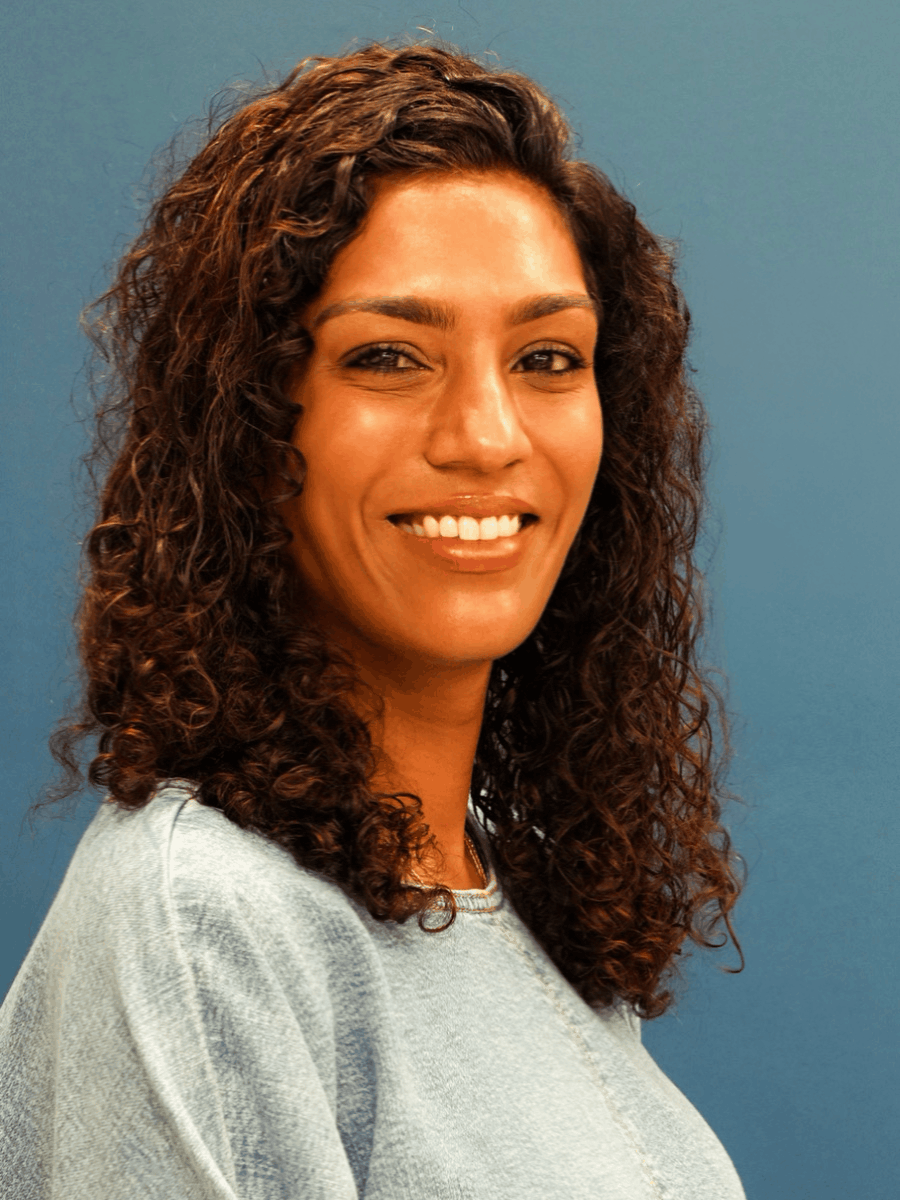 head and shoulders image of Vithya Murugan